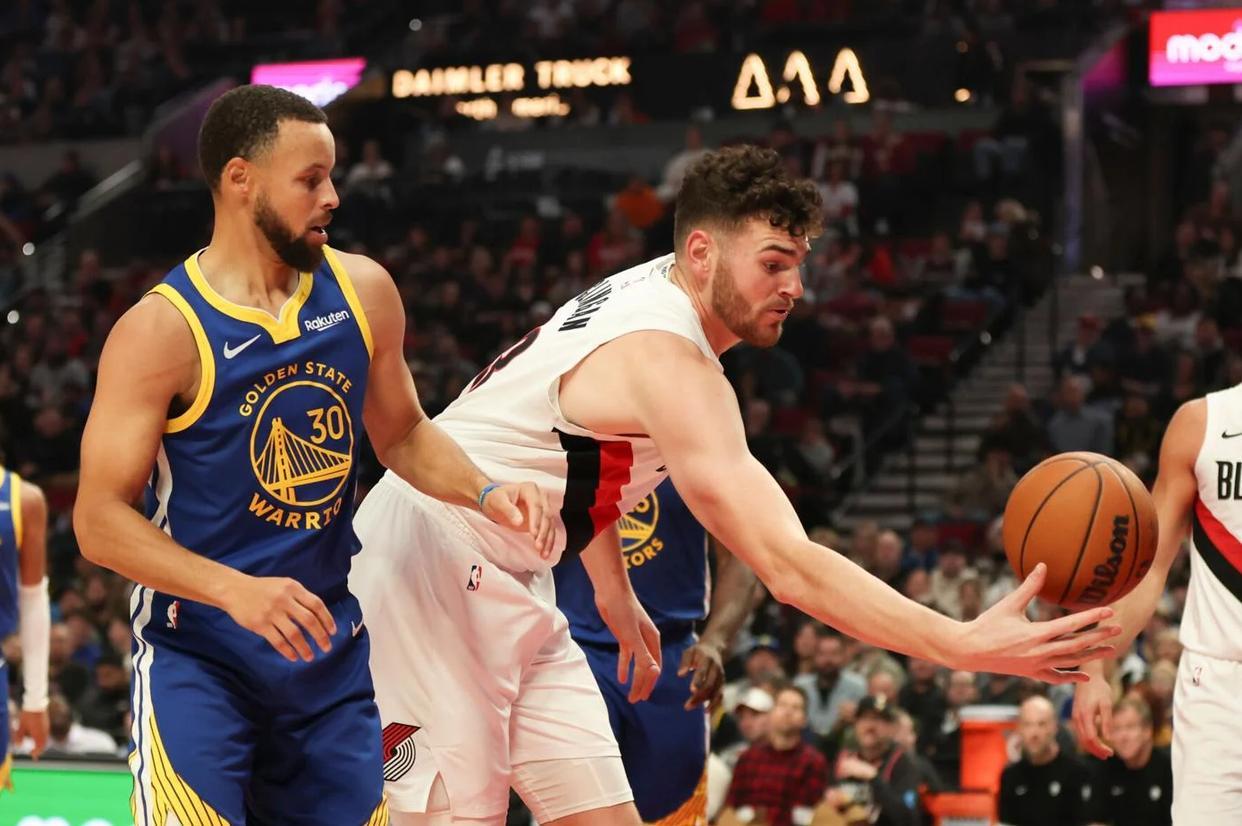 库里35+6+7记三分创历史神迹，勇士爆冷负开拓者，杨瀚森2分2帽