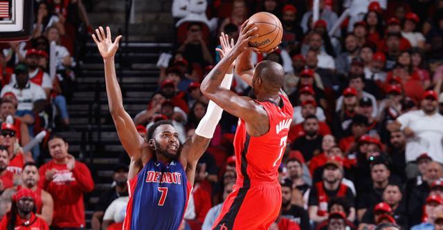 杜兰特自评揭幕战表现：本可18投全中，错失良机引热议