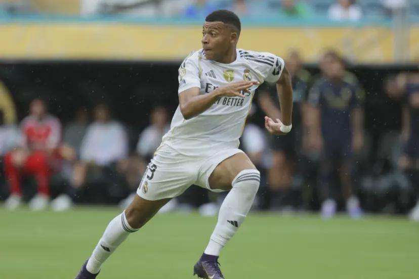 马卡报：巴萨防线西甲最前，姆巴佩破解越位显实力