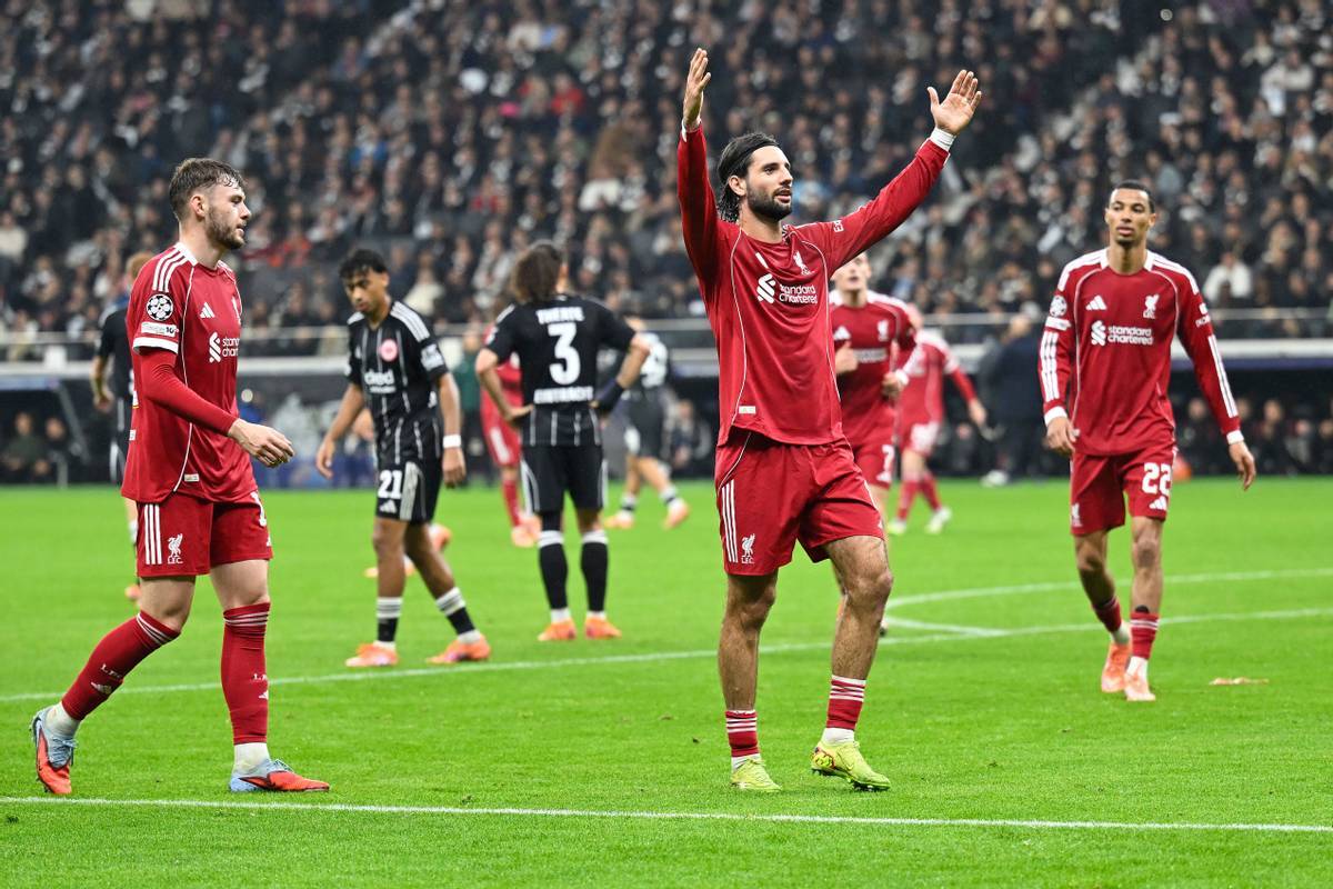 单季34球23助攻神锋遭质疑，萨拉赫状态下滑何去何从？