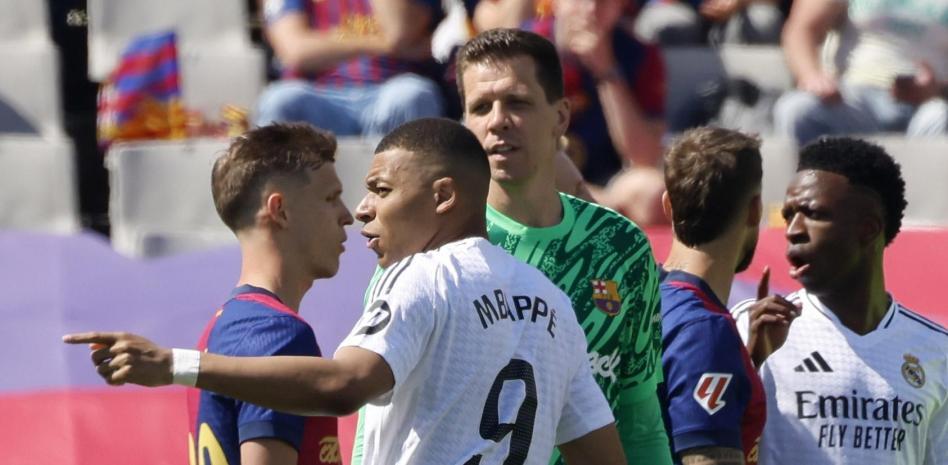 什琴斯尼盛赞姆巴佩：世界最佳之一，面对我总展露天赋