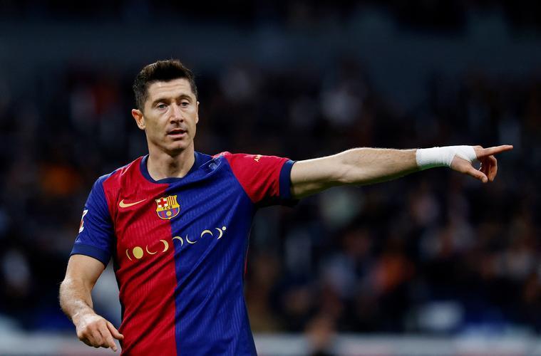 迈阿密国际引援大动作：莱万或接替苏亚雷斯，下赛季携手梅西