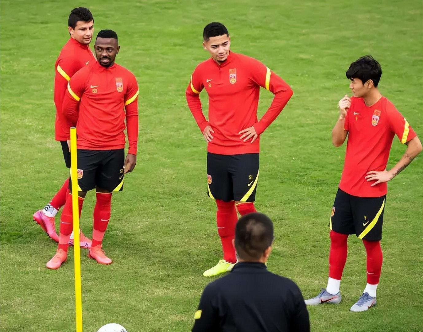 英超华裔球员归化遇冷，中国男足错失潜力新星？