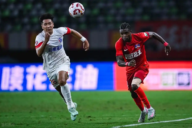 云南玉昆4-1客胜梅州客家：中超赛场展现纯粹足球力量