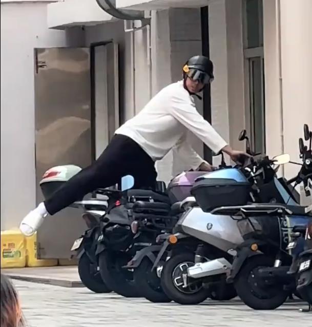 广东新援崔永熙完成入队仪式 球迷热议骑电动车成真加盟