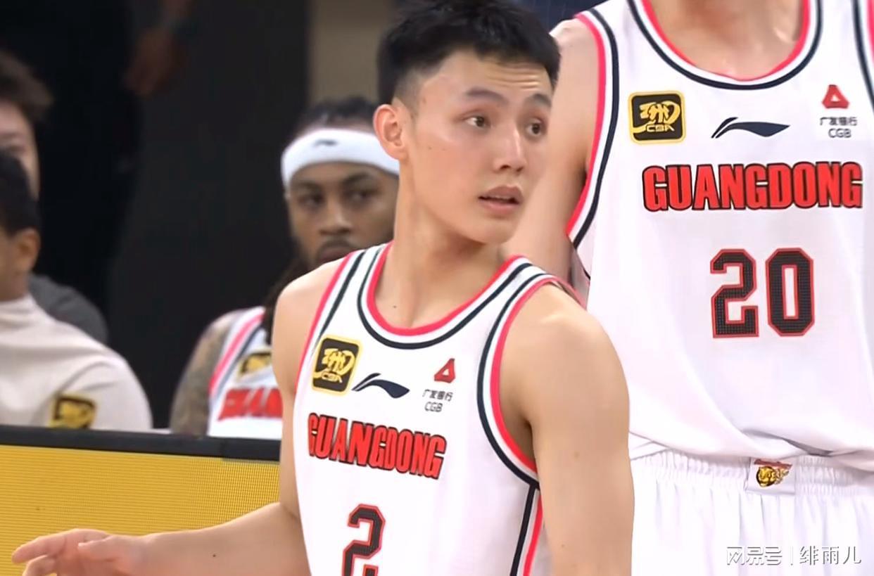 广东U17男篮新星崛起！谈仁凯成徐杰最佳接班人，后卫线独领风骚