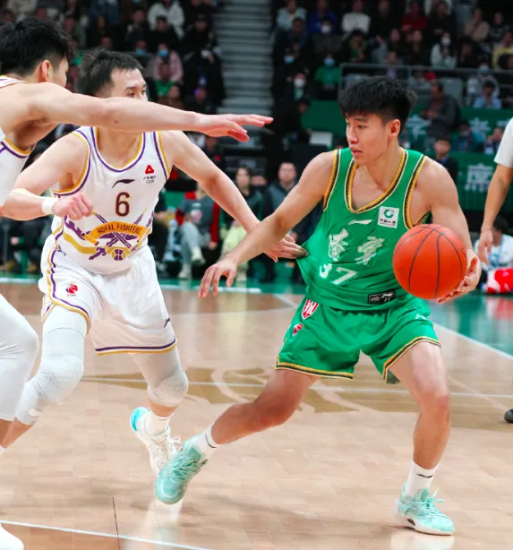 辽篮小将李虎翼增肌显著，或成杨鸣新赛季2号位核心