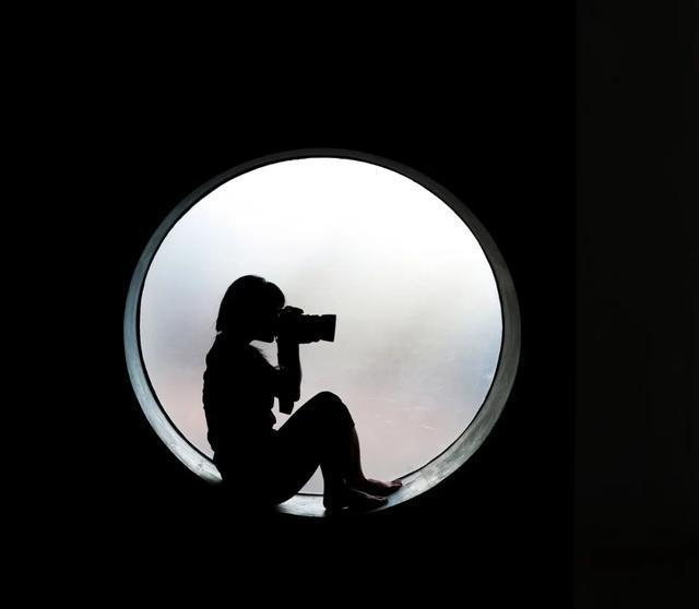 晒意大利女总理“色情照”网站，被反击