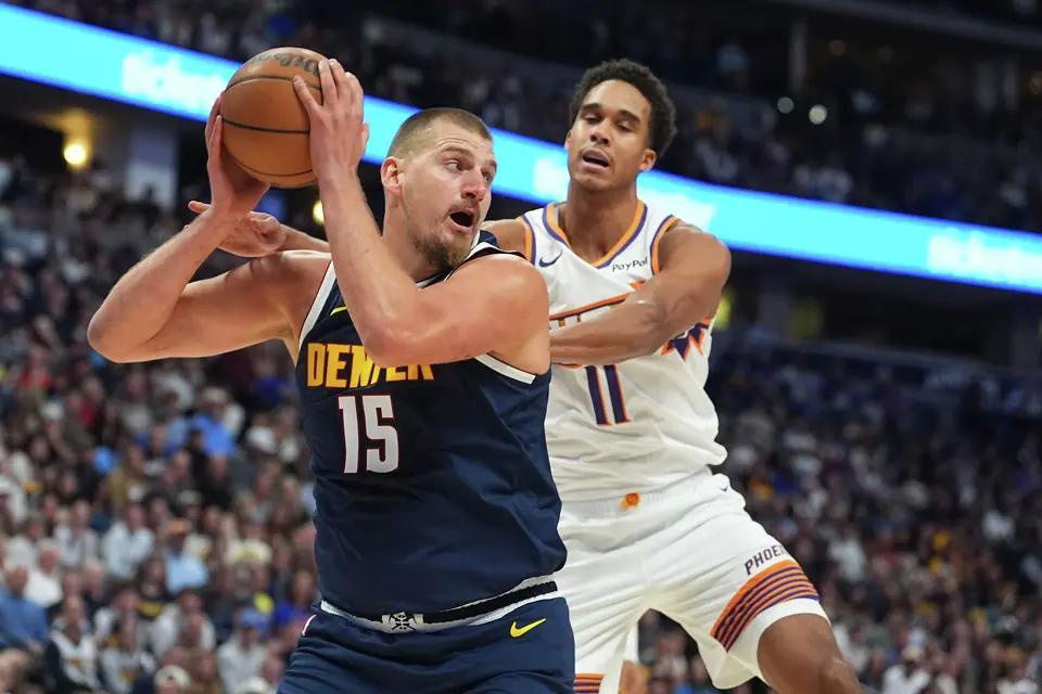 约基奇三节三双惊艳全场，戈登盛赞其统治力