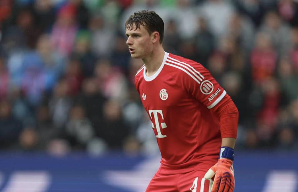 德甲争议判罚解析：乌尔比希禁区外手球为何不判犯规