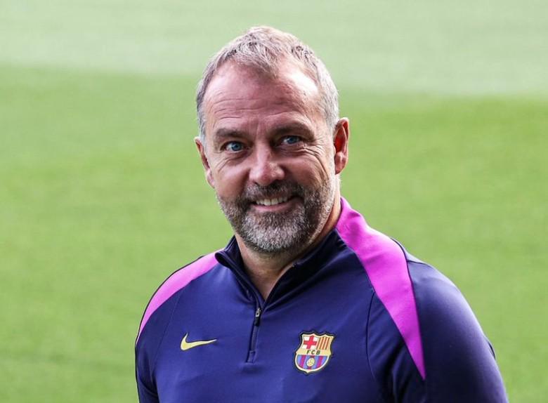 弗里克训练新尝试：孔德右后卫，库巴西与加西亚中卫搭档