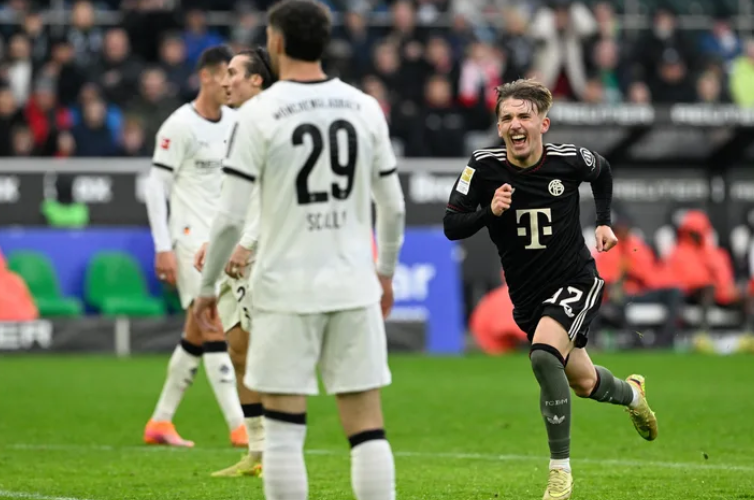 拜仁13连胜创多项纪录！8轮30球破德甲历史，58年来首胜门兴