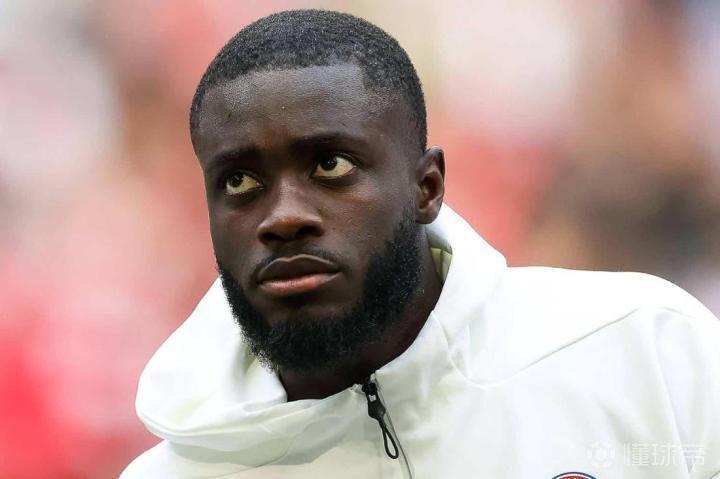 皇马切尔西争抢拜仁中卫于帕，签字费成续约关键障碍