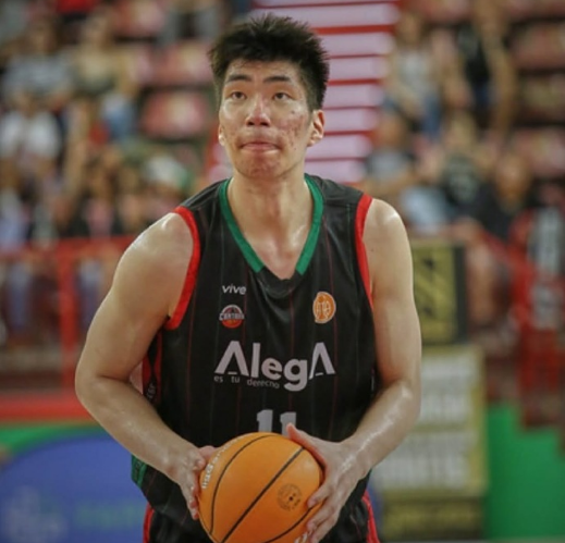 余嘉豪留洋高光时刻：12分4板率队取胜，首度得分上双创纪录