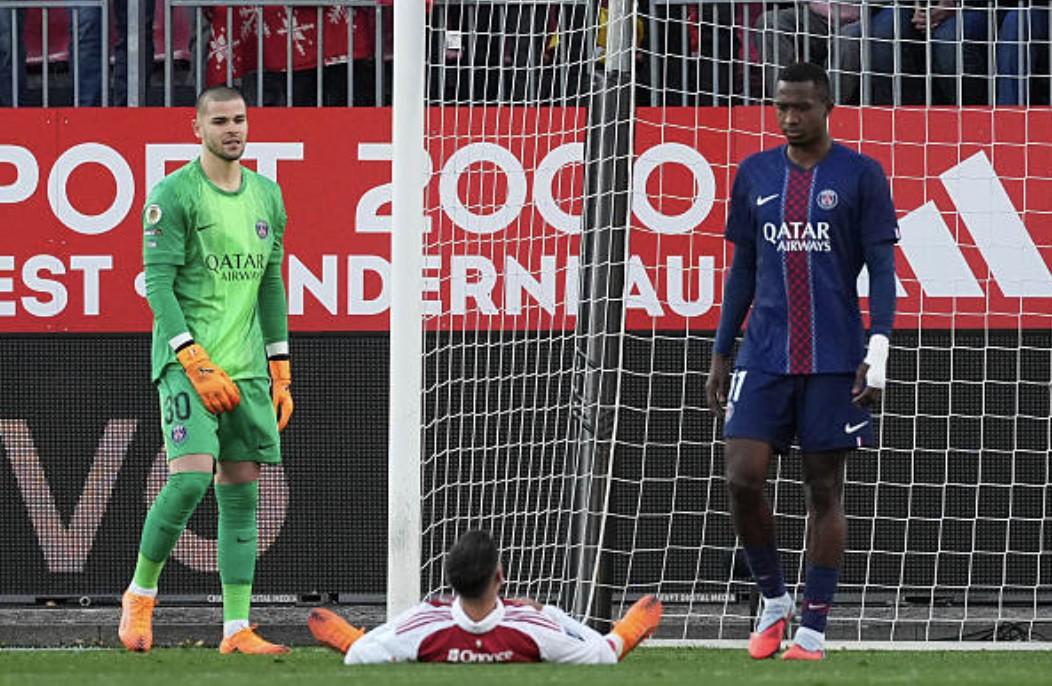 舍瓦利耶盛赞：阿什拉夫堪称世界最佳右后卫，进攻能力媲美右边锋