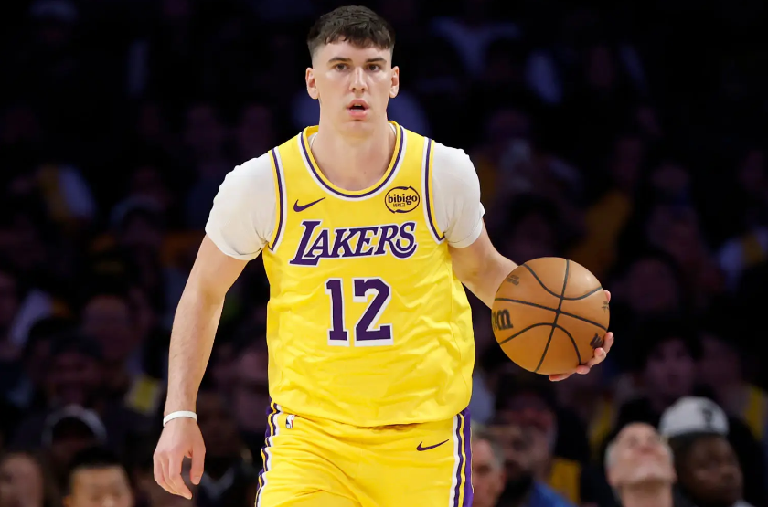 湖人侧翼新援防守积极，进攻端自信待提升