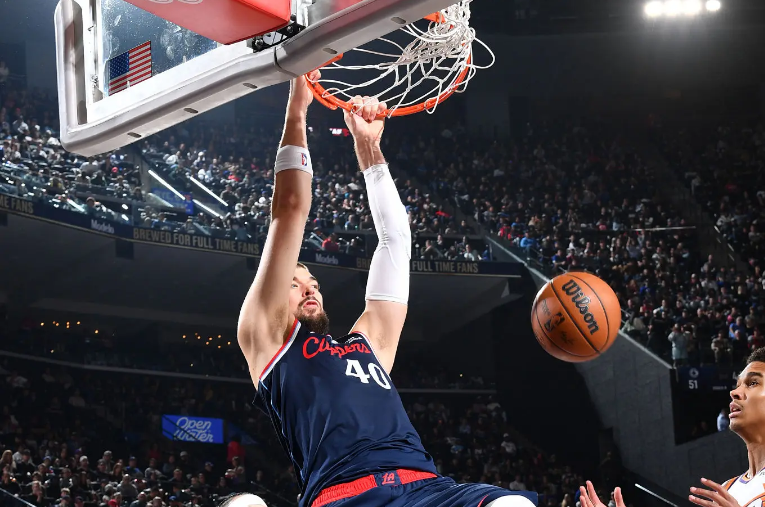 快船内线支柱祖巴茨防守下滑？新赛季表现引担忧