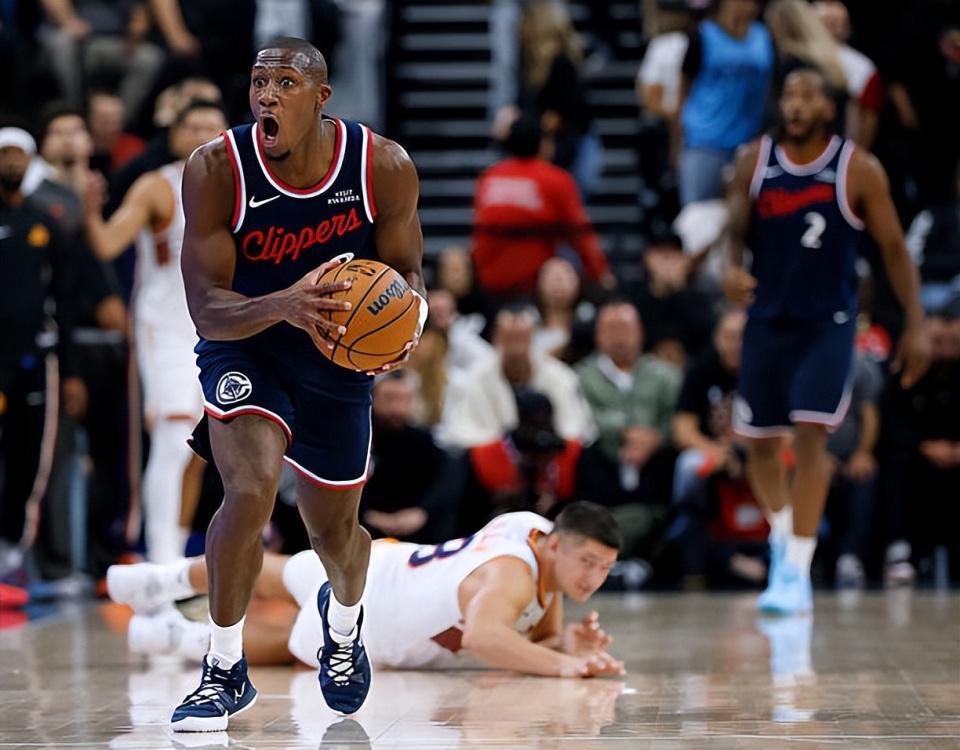 快船后场大闸邓恩爆发！铁树开花攻守兼备惊艳全场