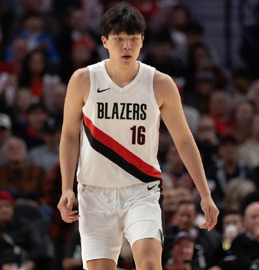 杨瀚森NBA前两战低迷，罗威复出或致其下放发展联盟