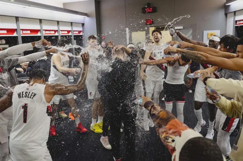 开拓者终结对勇士9连败！代理主帅斯普利特首秀告捷