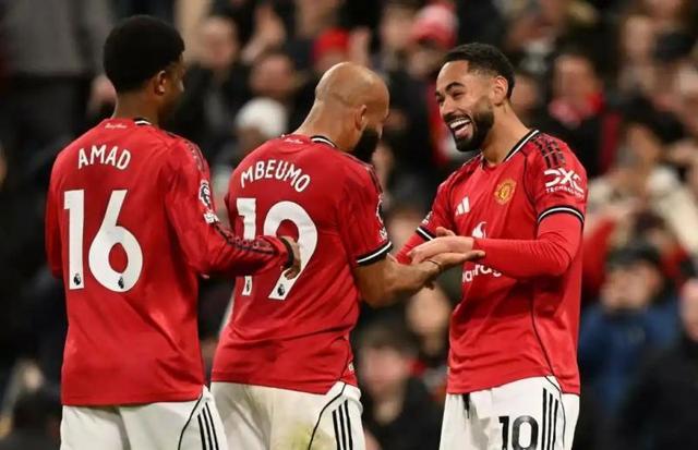 阿莫林首秀显威！曼联豪取联赛三连胜，利物浦深陷泥潭