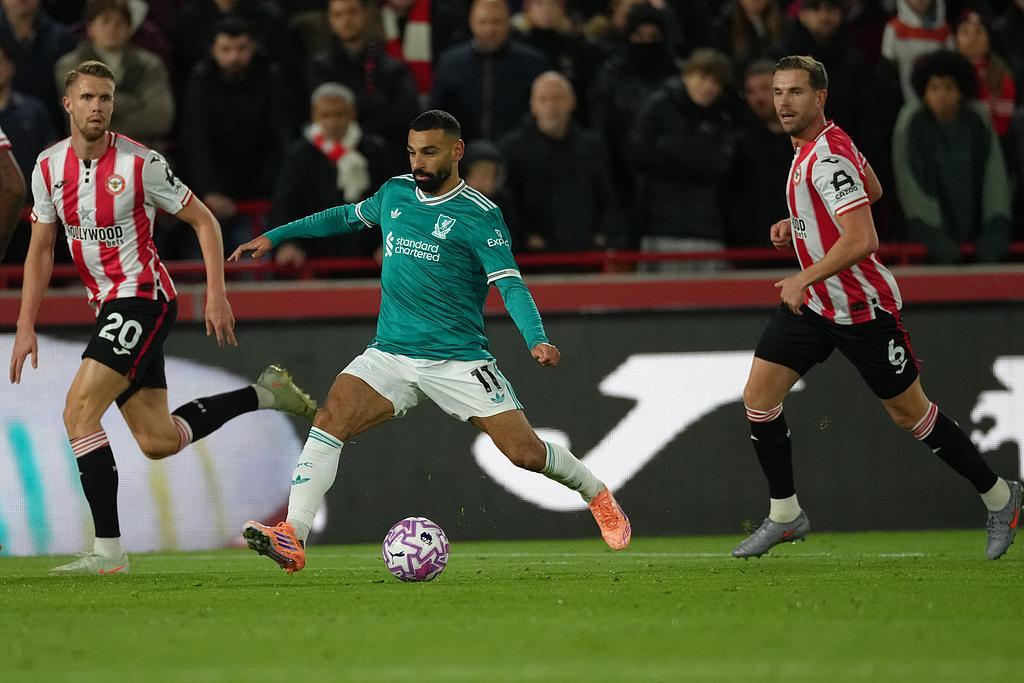 体坛联播｜利物浦惨遭英超四连败，C罗打进生涯第950球