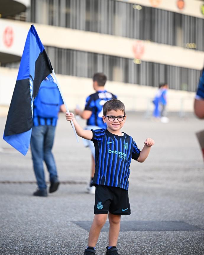 蓝黑未眠夜：国际米兰失利，孔蒂心理战与裁判争议成焦点