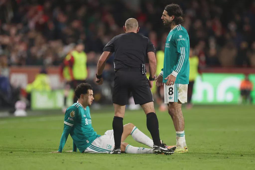 利物浦伤病潮来袭！琼斯受伤后伤员增至6人，联赛杯前景堪忧