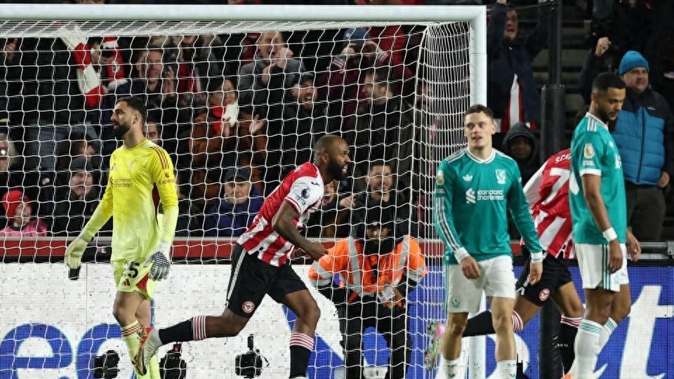 英超边线球战术新标杆！布伦特福德8球制胜，利物浦5分钟告负