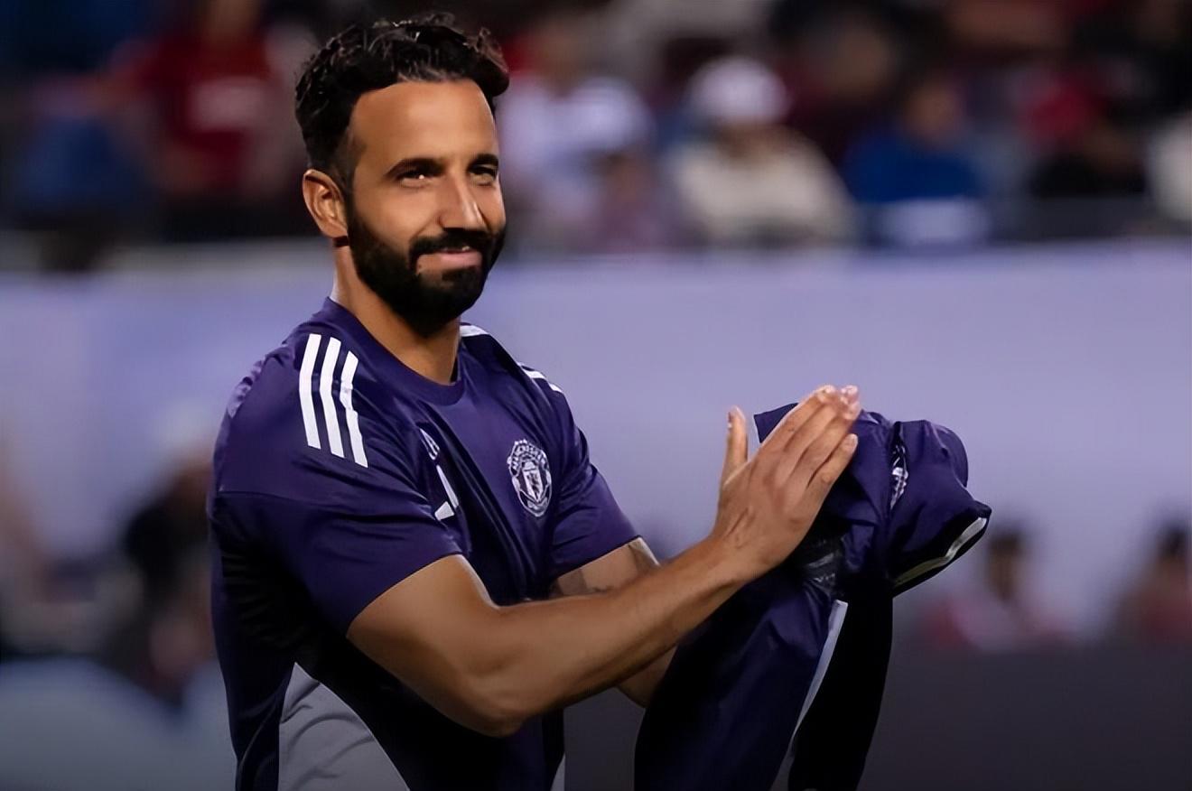 从阿莫林三连胜看曼联：穆里尼奥时代要求是否过高？