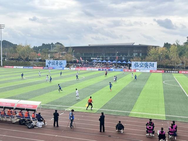 川超赛场现惊喜：小龙虾与橘子吉祥物引关注