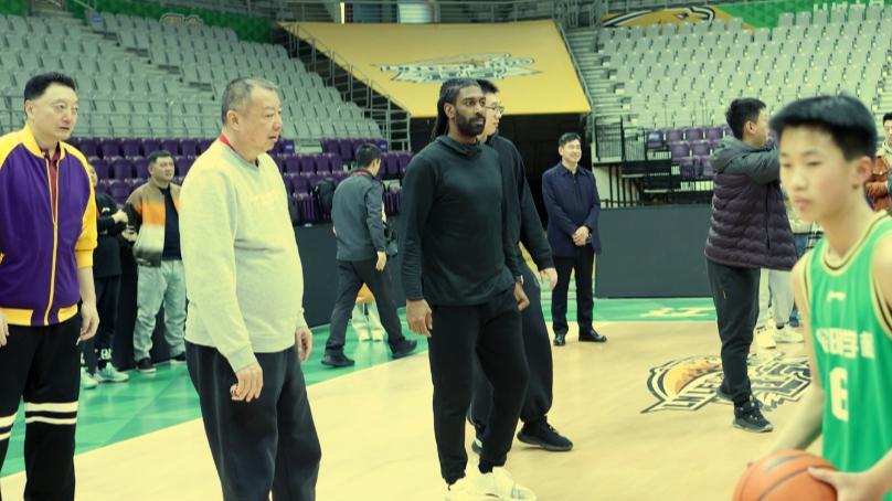 于善元率辽宁U18男篮抵达澳门，吴庆龙梅奥领衔争冠挑战重重