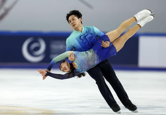 花滑中国杯：隋文静/韩聪复出首战夺铜，中国队冬奥选拔启动