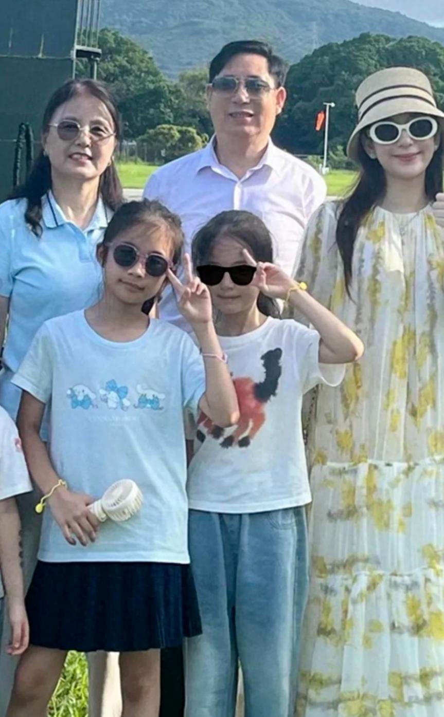 方媛逆天改命！出生农村，父亲比郭富城小2岁，父母都是普通工人