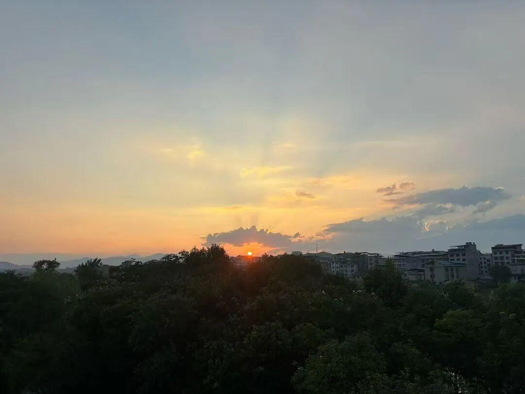 一切崩塌都是迟早的事，你要早作准备。