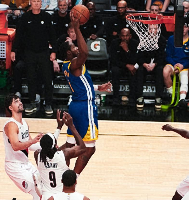 10月26日NBA快讯：杨瀚森首分+盖帽 库里35分创纪录