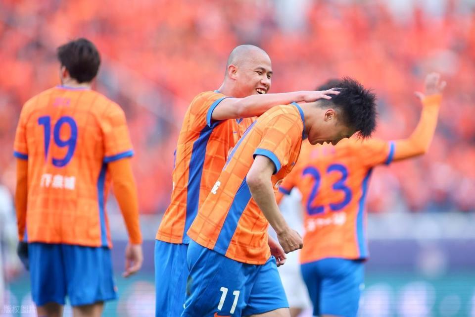 42岁韩鹏执教泰山主场谢幕战！率队逆转海港，新赛季或转正