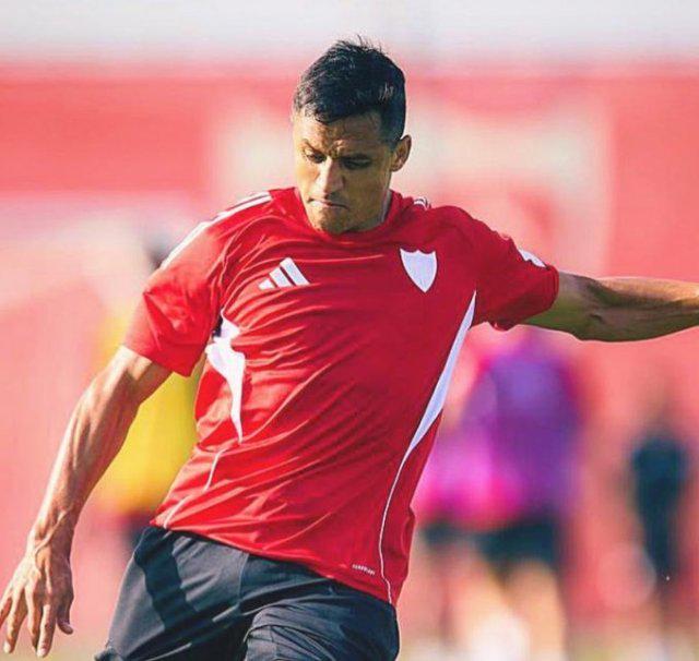 塞维利亚官方确认：桑切斯右大腿股二头肌受伤，预计伤缺5-7周