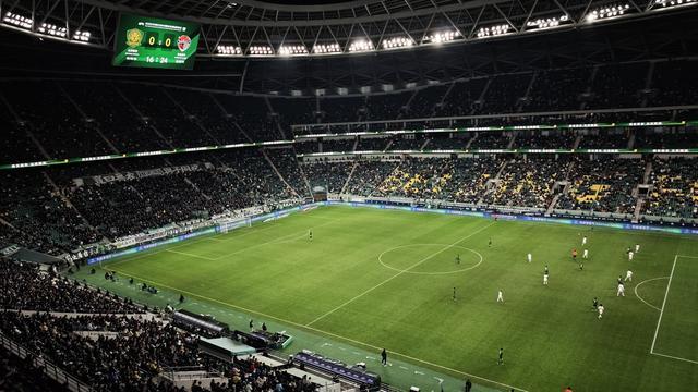 不满国安糟糕战绩，工体北看台球迷连唱三首歌表达抗议