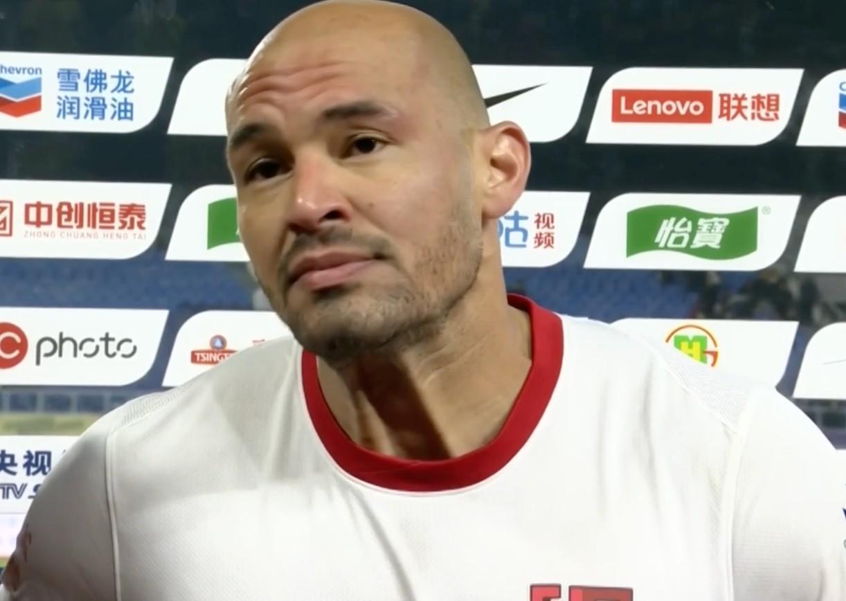 费利佩赛后遭辱骂与杂物袭击，成都蓉城平局后目标坚定