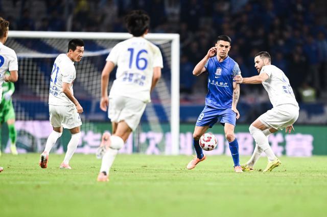 中超28轮：吴曦破门+造点路易斯点射 申花2-2平英博