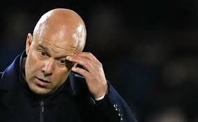 斯洛特下课风波：利物浦主帅地位稳固，谣言不攻自破