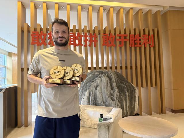 瓦科下半程火力全开：对阵中超前四狂轰10球，射手榜领跑