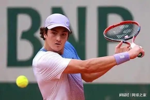 巴黎大师赛首轮焦点对决：沙波瓦洛夫复仇战，科博利再遇劲敌