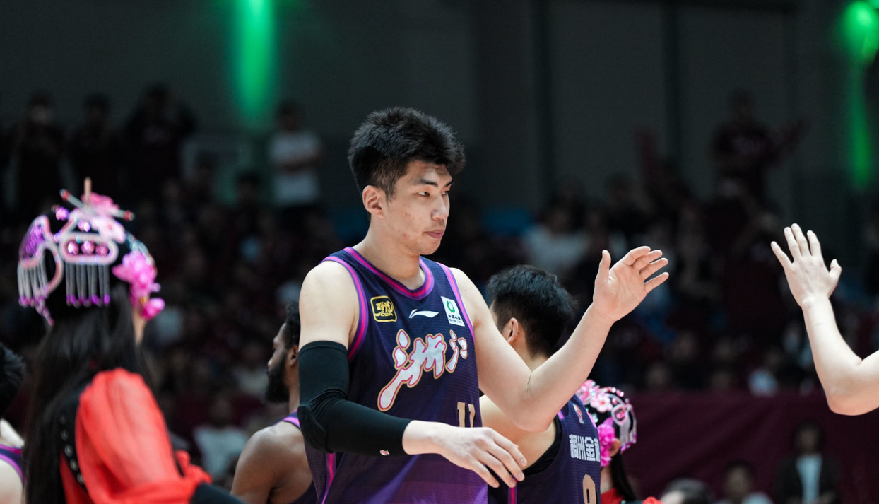 余嘉豪西乙爆发与杨瀚森NBA首扣：两位中锋的海外适应之路