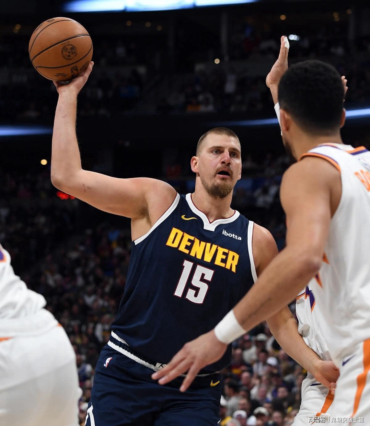 布克转型控卫遭滑铁卢！17助攻18失误数据辣眼，太阳困境何解？