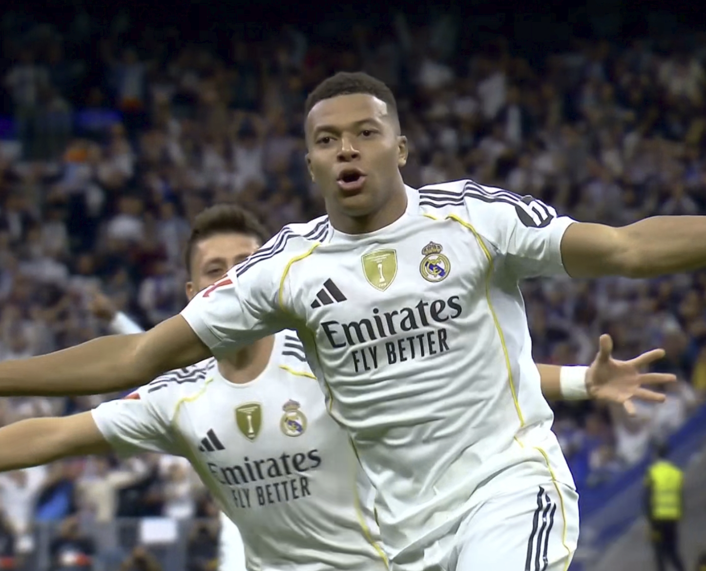 西甲焦点战：皇马2-1胜巴萨，姆巴佩创纪录，佩德里染红