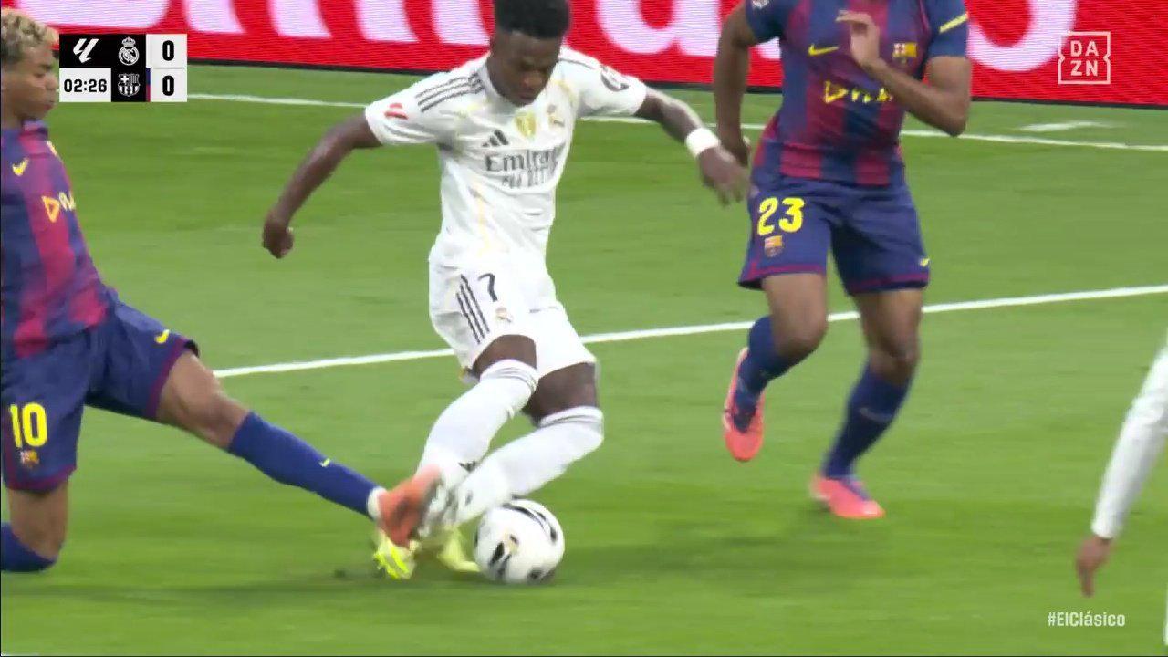 马卡裁判专家：国家德比维尼修斯被放倒应是点球，亚马尔未触球