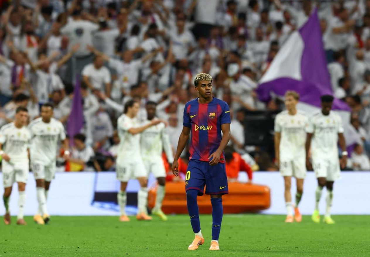 亚马尔灾难表现：全场0射正，什琴斯尼忙坏了：9次扑救也没用