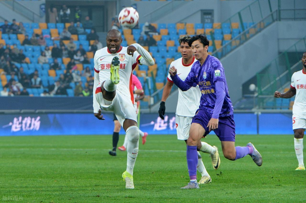 亚泰中超保级危机！激活谭龙与艾菲尔丁成关键